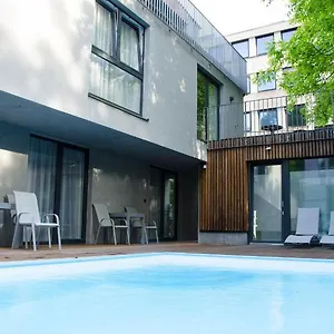 https://room-5-apartments.salzburghotels.net